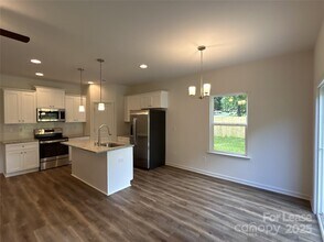 6305 Lake Dr in Charlotte, NC - Building Photo - Building Photo