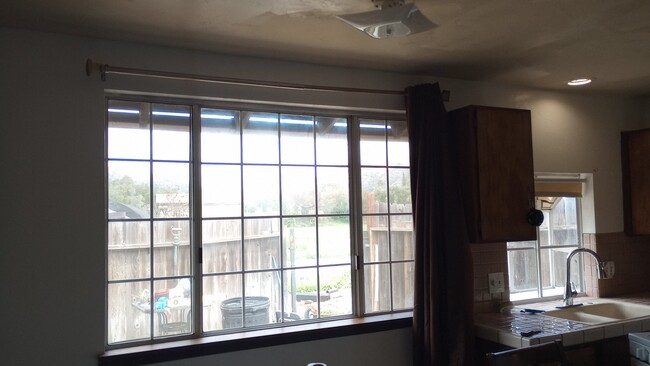 2135 Rainbow Valley Blvd in Fallbrook, CA - Building Photo - Building Photo
