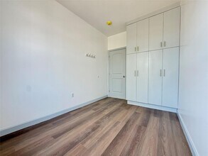 35-20 62nd St-Unit -2F in Queens, NY - Building Photo - Building Photo