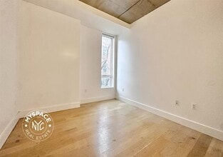 152 Manhattan Ave-Unit -2C in Brooklyn, NY - Building Photo - Building Photo