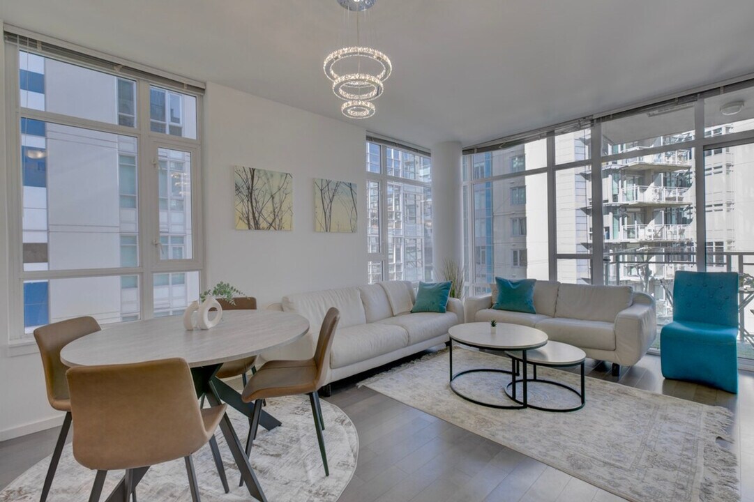 35 W 2nd Ave in Vancouver, BC - Building Photo