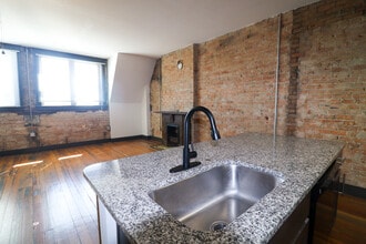 2611 Short Vine St in Cincinnati, OH - Foto de edificio - Building Photo