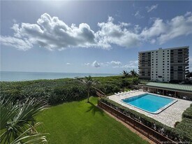10000 S Ocean Dr, Unit 304 in Jensen Beach, FL - Building Photo