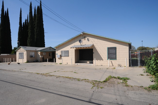 1525-1527 Owens Dr in Modesto, CA - Foto de edificio - Building Photo