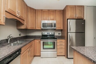 10 E Ontario St, Unit 4402 in Chicago, IL - Building Photo - Building Photo