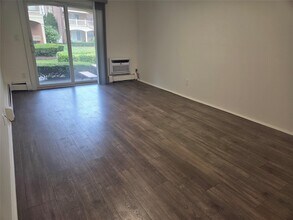13-10 Michael Ct in Queens, NY - Building Photo - Building Photo