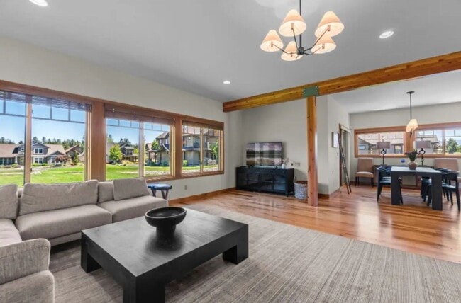 712 S Pine Meadow St in Sisters, OR - Building Photo - Building Photo