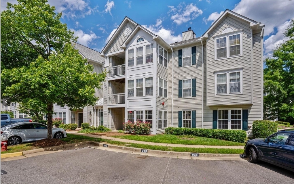 7503 Calderon Ct, Unit H in Alexandria, VA - Building Photo