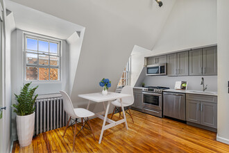 374 Burns St in Queens, NY - Building Photo - Building Photo