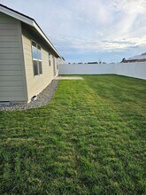 212 River Ridge Dr in Boardman, OR - Foto de edificio - Building Photo