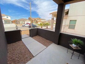 14732 Orsten Artis Ave in El Paso, TX - Foto de edificio - Building Photo