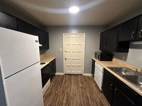 1235 Buckingham Dr in Tallahassee, FL - Building Photo - Building Photo