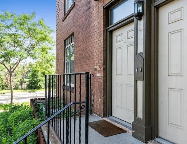 1801 10th Ave S, Unit 1801 10th Ave. in Minneapolis, MN - Foto de edificio - Building Photo