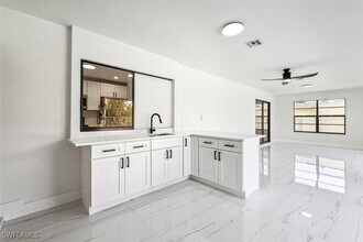 1419 SE 22nd St in Cape Coral, FL - Foto de edificio - Building Photo