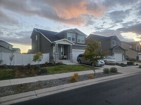 1260 E Packard Dr in Eagle Mountain, UT - Building Photo