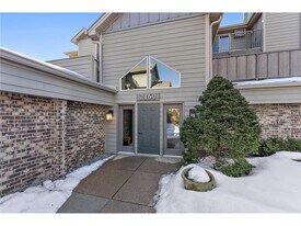 2160 Ridge Dr in Minneapolis, MN - Building Photo