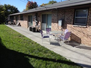 Immaculate Updated 2 Bedroom with 1 Bath in Rockford, IL - Foto de edificio - Building Photo