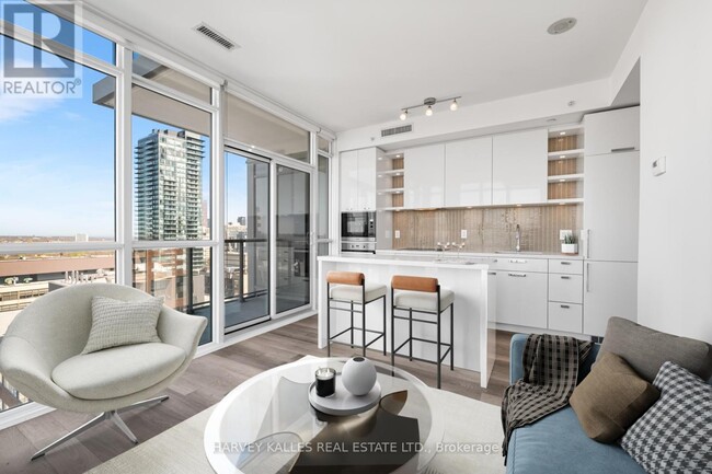 32-1832 Davenport Rd in Toronto, ON - Building Photo - Building Photo