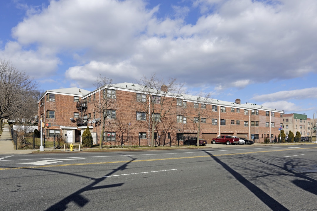 21703-21709 Hillside Ave in Queens Village, NY - Building Photo