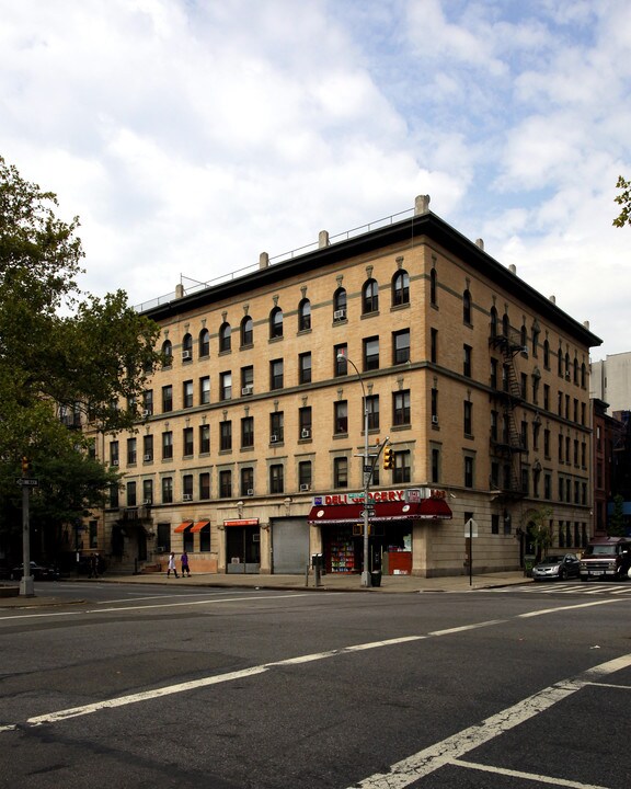 1842 Adam Clayton Powell Jr Blvd in New York, NY - Foto de edificio