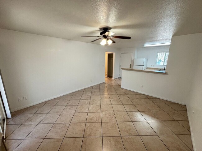 5330 S Swenson St in Las Vegas, NV - Building Photo - Building Photo