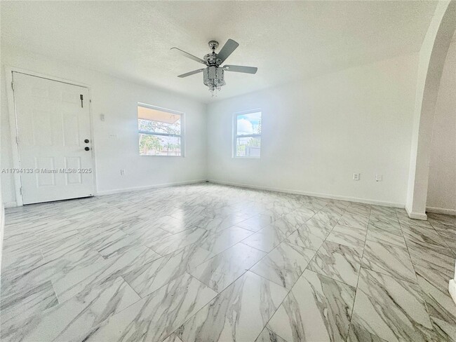 526 SW 7th Ct in Florida City, FL - Building Photo - Building Photo
