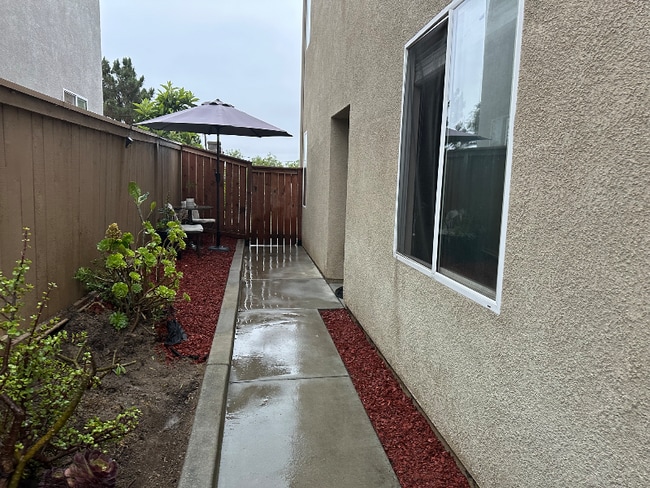 1624 Hillsborough St in Chula Vista, CA - Foto de edificio - Building Photo