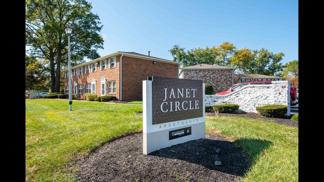 Janet Circle in Columbus, OH - Building Photo - Building Photo