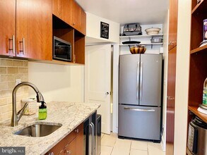 201 Lynhaven Dr in Alexandria, VA - Building Photo - Building Photo