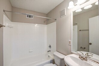 Towne at Lakewood Heights in Atlanta, GA - Building Photo - Building Photo