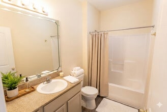 Ocean Springs Station in Ocean Springs, MS - Foto de edificio - Building Photo