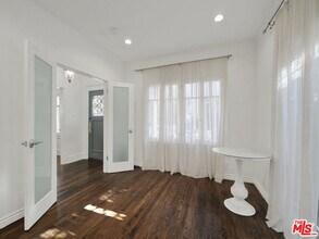 743 N Orange Dr in Los Angeles, CA - Building Photo - Building Photo