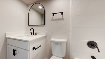 Pavilion at Bishop Ridge in Dallas, TX - Building Photo