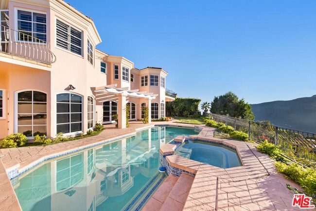 1415 Cuesta Linda Dr in Los Angeles, CA - Building Photo - Building Photo