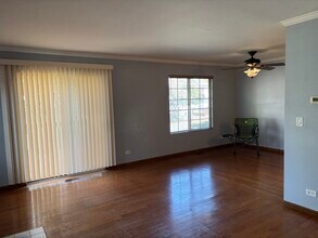 162 Village Creek Dr in Lake In The Hills, IL - Building Photo - Building Photo