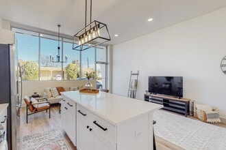 223 Sierra Dr SE, Unit C1 in Albuquerque, NM - Building Photo - Building Photo