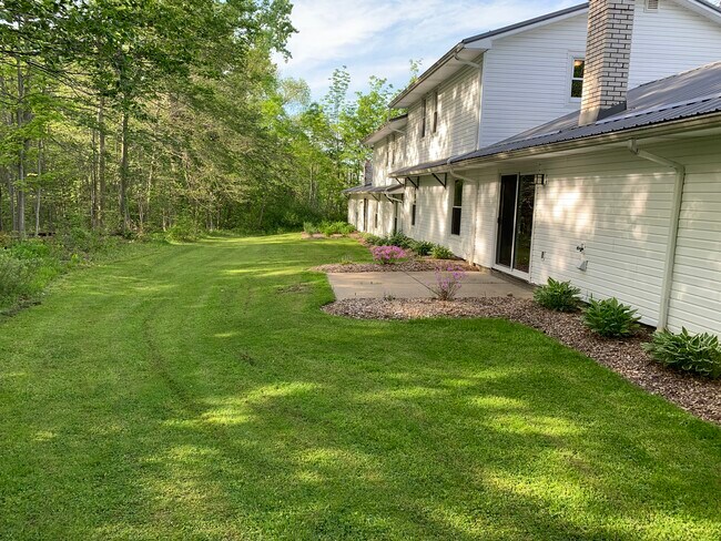 12208 Shiloh Dr in Chesterland, OH - Building Photo - Building Photo