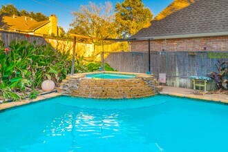 15738 Fleetwood Oaks Dr in Houston, TX - Building Photo - Building Photo