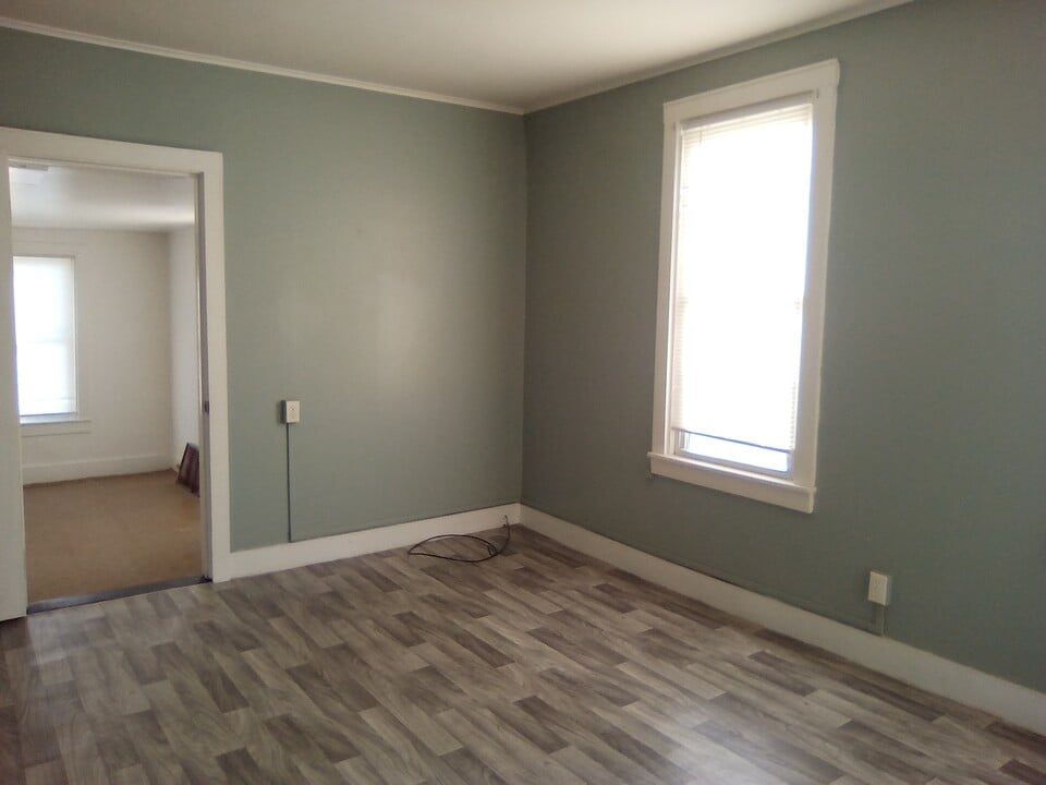 56 3rd Ave, Unit 2 in Gloversville, NY - Building Photo