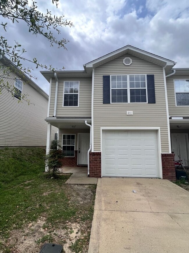 211 Johnson Ct in Crestview, FL - Building Photo - Building Photo