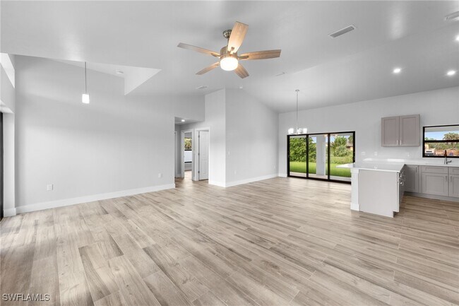 6151 Hershey Ave in Ft. Myers, FL - Building Photo - Building Photo