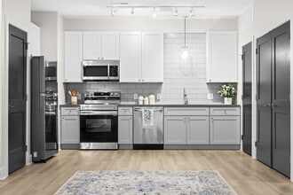 Parkview at Spring Hill Apartments in Akron, OH - Foto de edificio - Building Photo