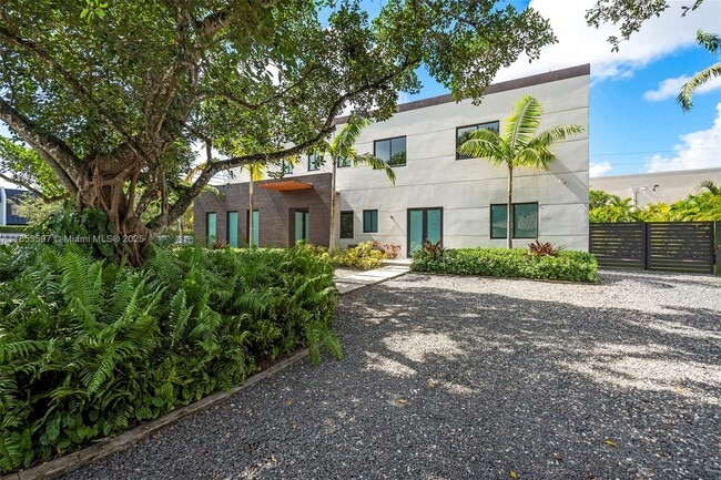 5500 SW 67th Ave in Miami, FL - Building Photo - Building Photo