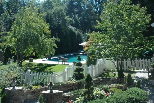 property at 11 Billington Ct