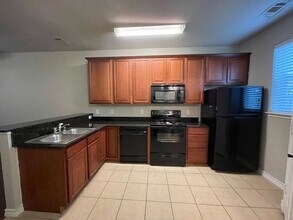 910 E Glenn Crossett St in Arlington, TX - Building Photo - Building Photo