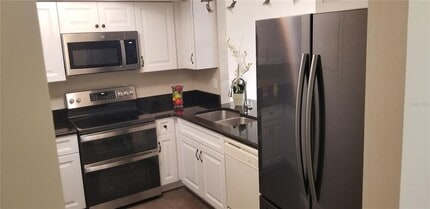 422 S Netherwood Cres in Altamonte Springs, FL - Building Photo - Building Photo