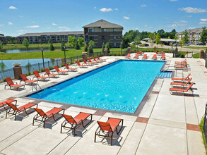 Prairie Lakes Apartments in Peoria, IL - Building Photo - Building Photo