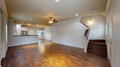 102 Richards St in College Station, TX - Foto de edificio - Building Photo