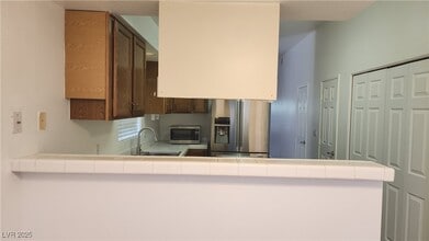 5429 Cove Point Dr in Las Vegas, NV - Building Photo - Building Photo