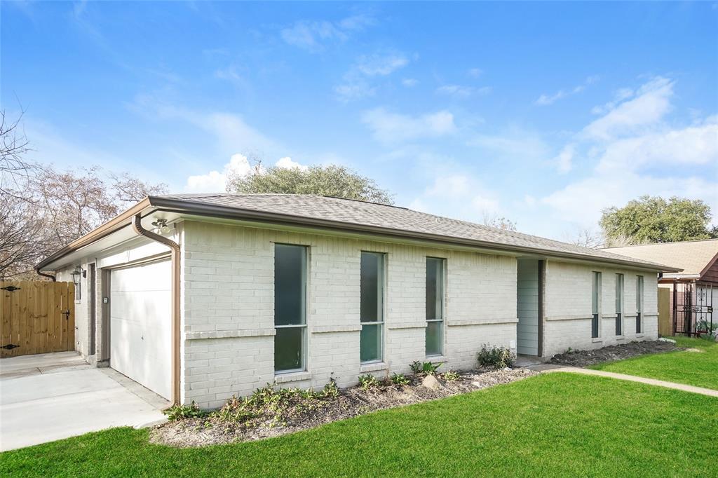203 La Fonda Dr in Houston, TX - Building Photo
